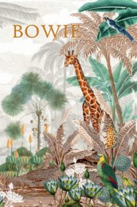 Illustratief geboortekaartje met botanisch beeld palmbomen en varens. Hip geboortekaartje met speelse details zoals de giraffe en panter.